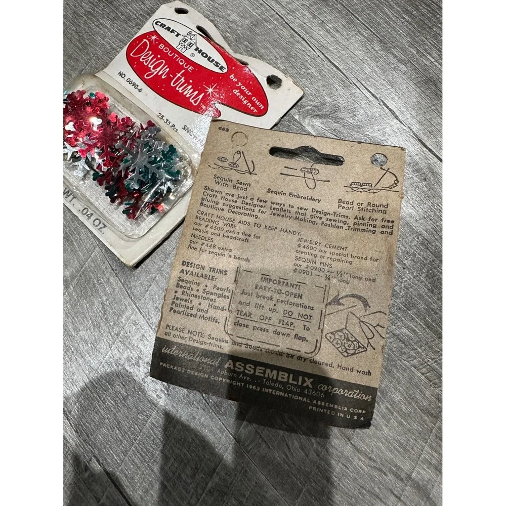 Vintage Craft House Design-trims‎ Snowflake Sequins Red Green Gold Silver 2 Pack